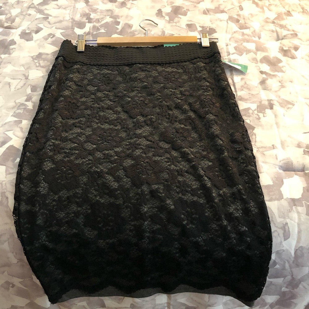 Lace skirt